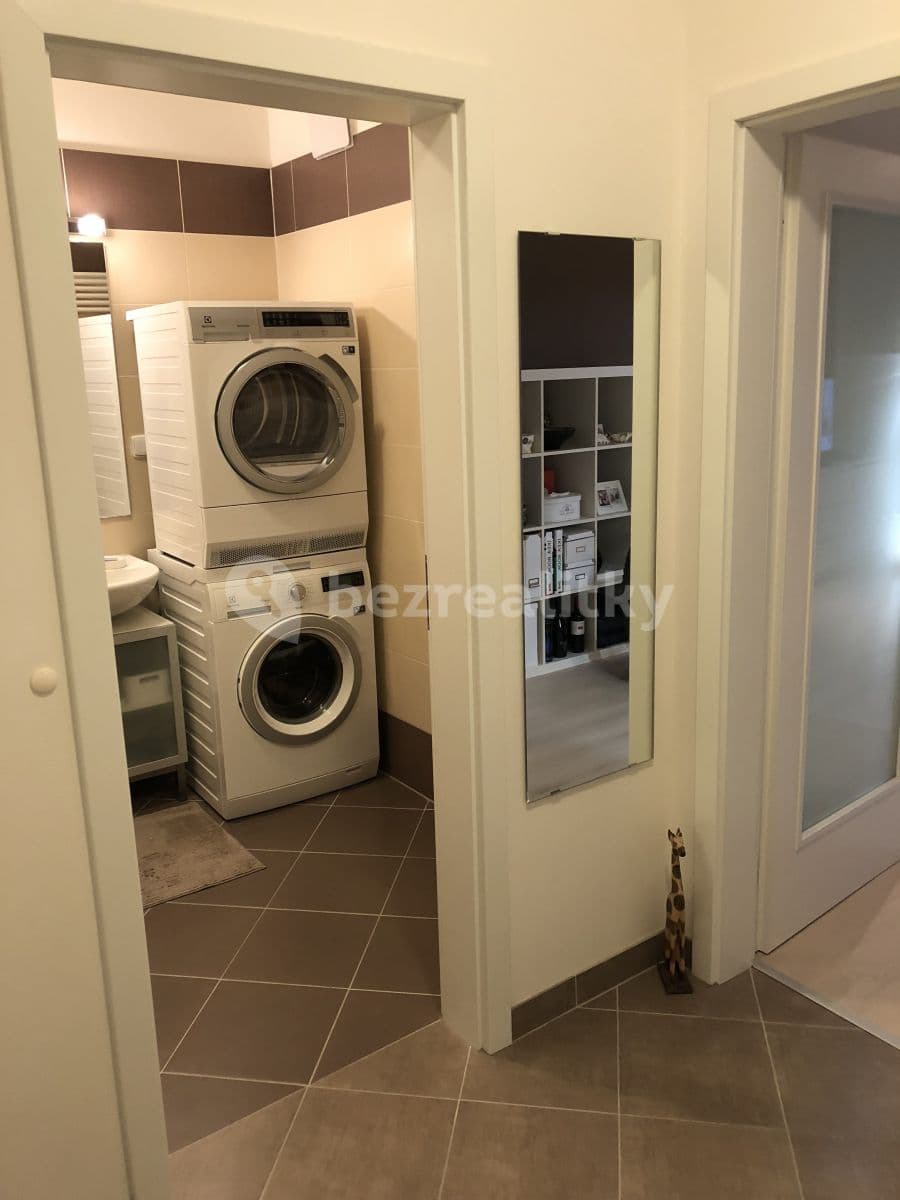 Prenájom bytu 1-izbový 39 m², Modenská, Praha, Praha Prenájom bytu 1-izbový 39 m², Modenská, Praha, Praha