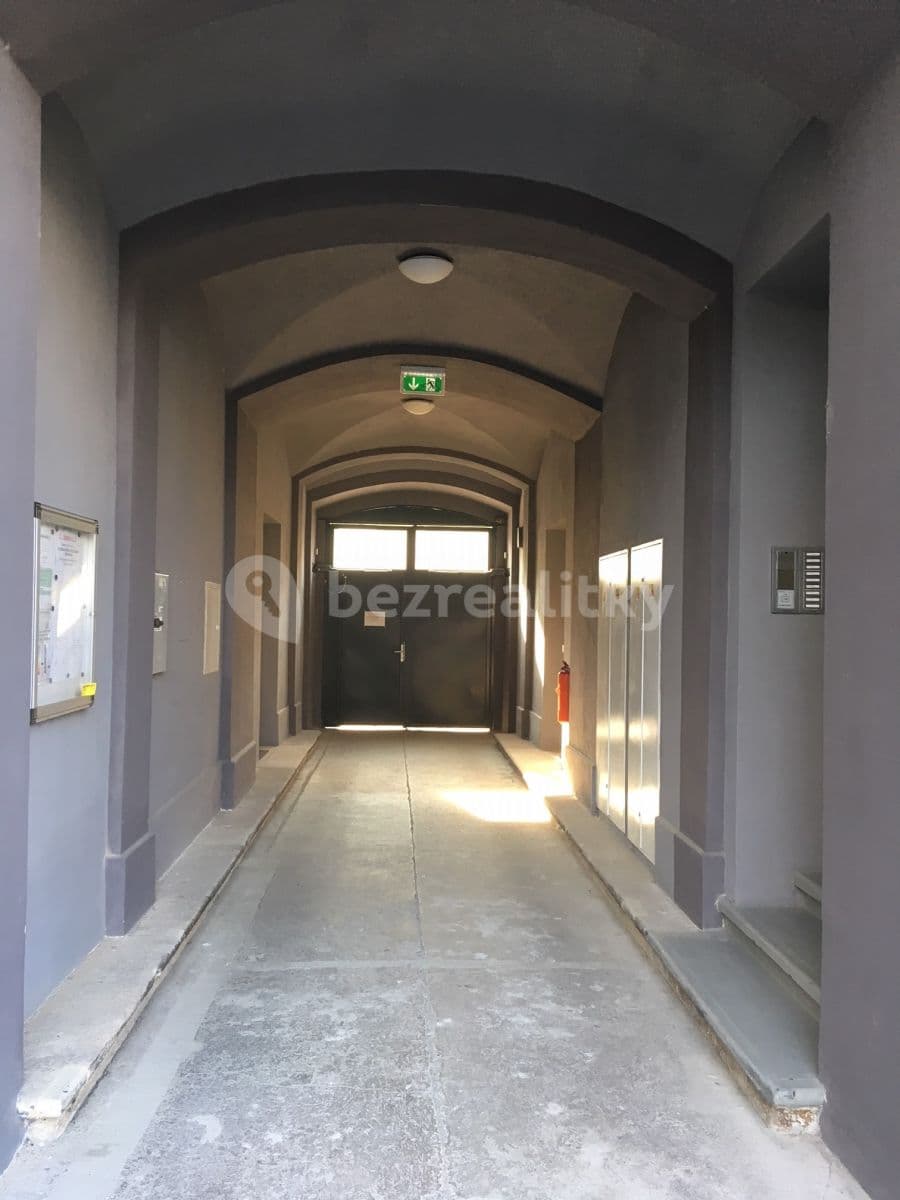 Prenájom garáže 13 m², Zenklova, Praha, Praha Prenájom garáže 13 m², Zenklova, Praha, Praha