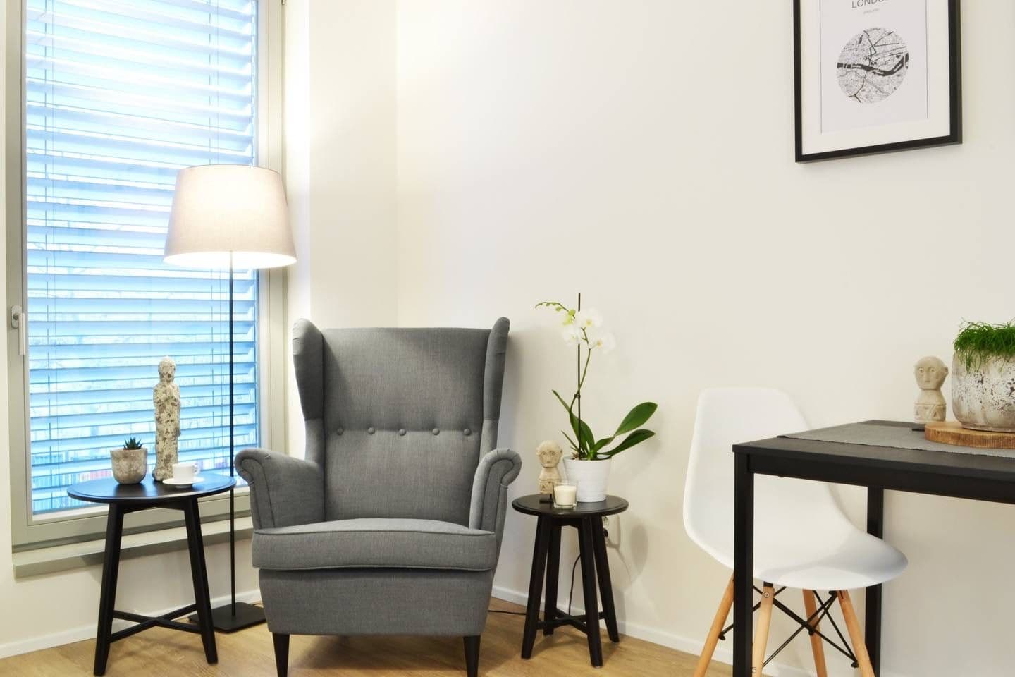 Prenájom bytu 1-izbový 34 m², Koněvova, Praha, Praha Prenájom bytu 1-izbový 34 m², Koněvova, Praha, Praha