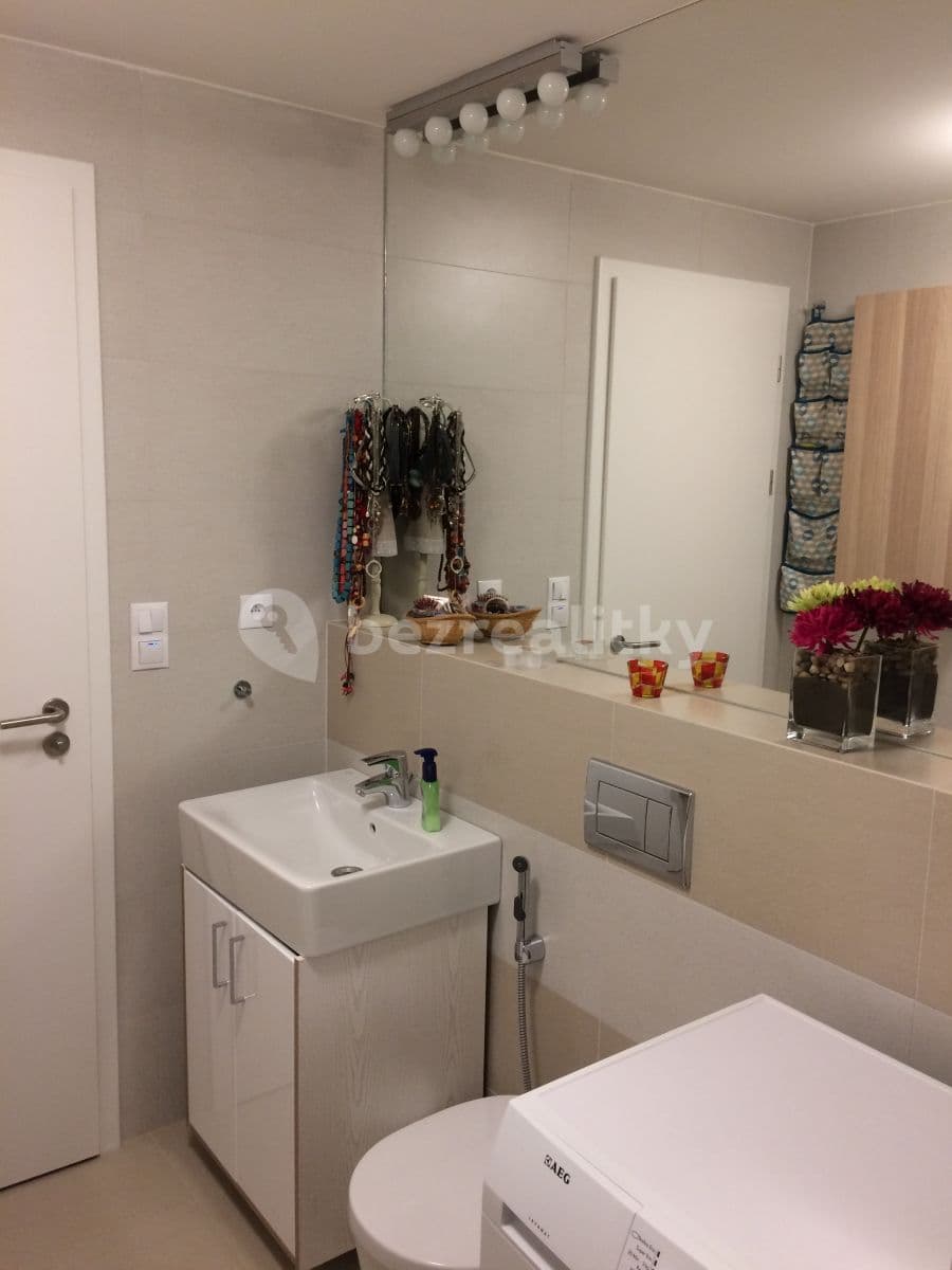 Prenájom bytu 1-izbový 34 m², Plzeňská, Praha, Praha Prenájom bytu 1-izbový 34 m², Plzeňská, Praha, Praha