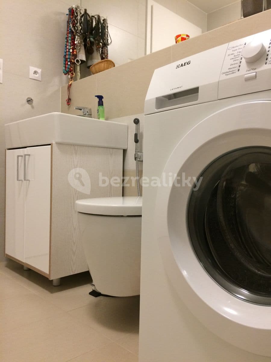 Prenájom bytu 1-izbový 34 m², Plzeňská, Praha, Praha Prenájom bytu 1-izbový 34 m², Plzeňská, Praha, Praha