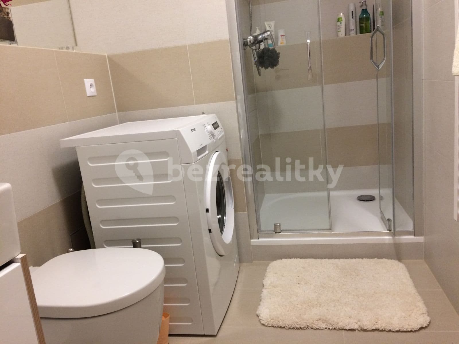 Prenájom bytu 1-izbový 34 m², Plzeňská, Praha, Praha Prenájom bytu 1-izbový 34 m², Plzeňská, Praha, Praha