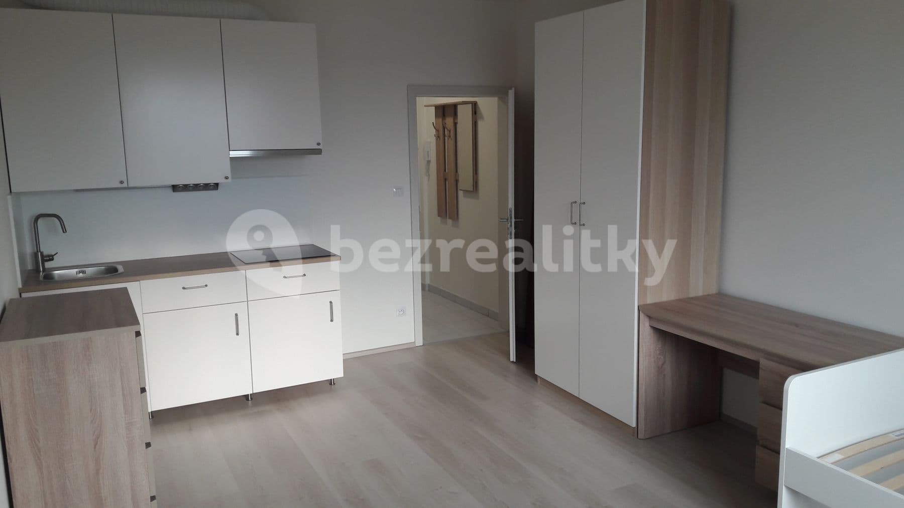 Prenájom bytu 1-izbový 28 m², Plzeň, Plzeňský kraj Prenájom bytu 1-izbový 28 m², Plzeň, Plzeňský kraj