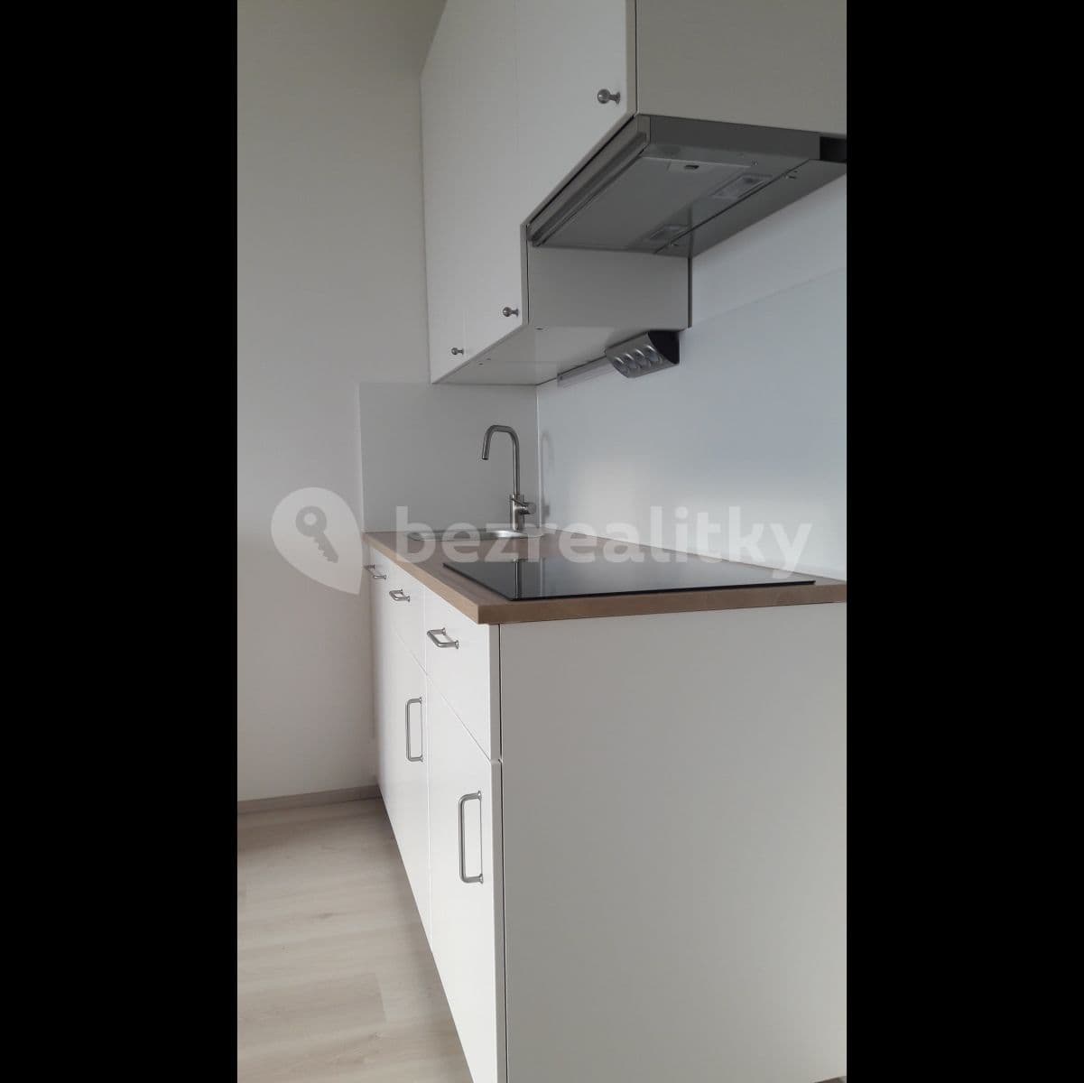 Prenájom bytu 1-izbový 28 m², Plzeň, Plzeňský kraj Prenájom bytu 1-izbový 28 m², Plzeň, Plzeňský kraj