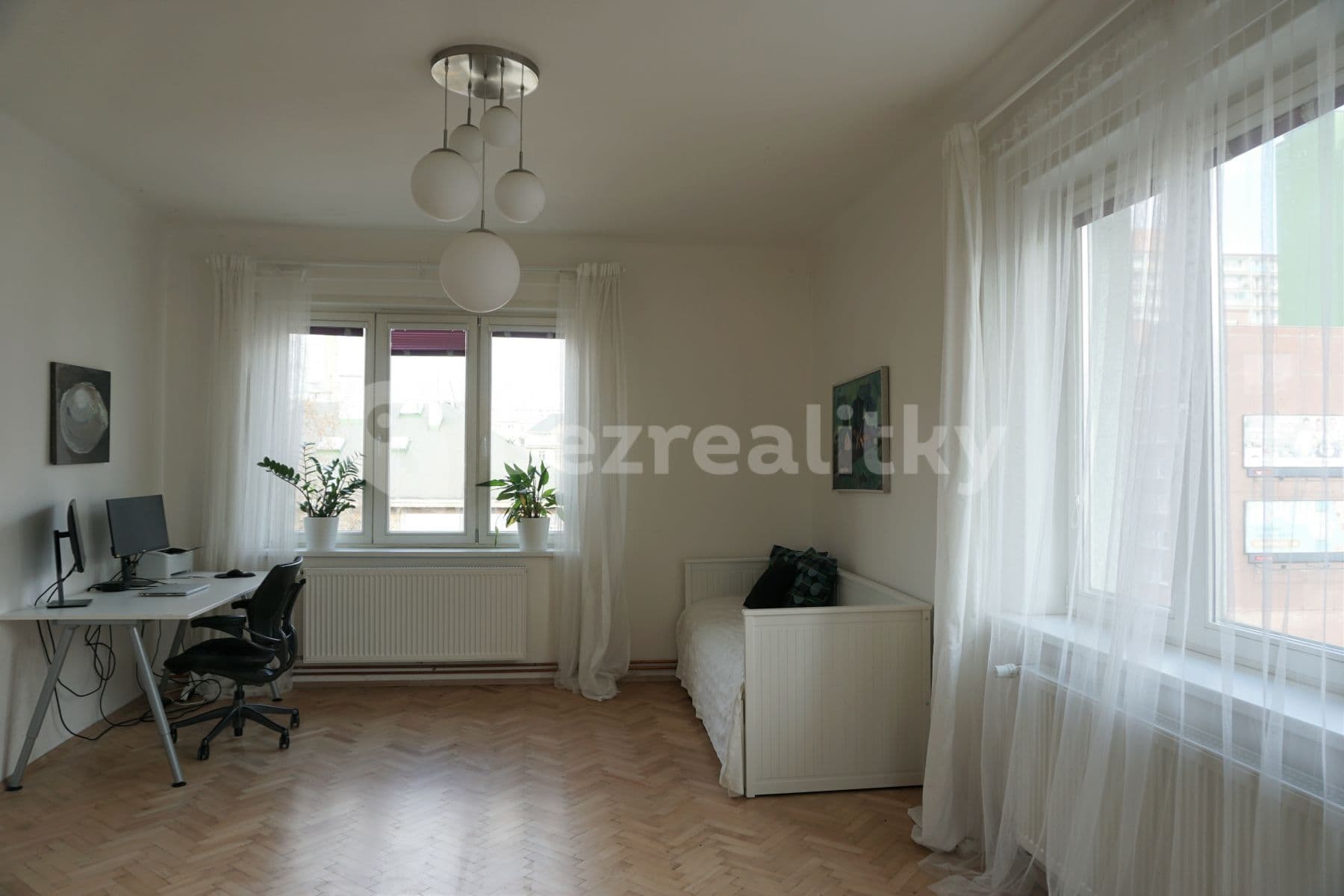 Prenájom bytu 3-izbový 114 m², Moskevská, Praha, Praha Prenájom bytu 3-izbový 114 m², Moskevská, Praha, Praha