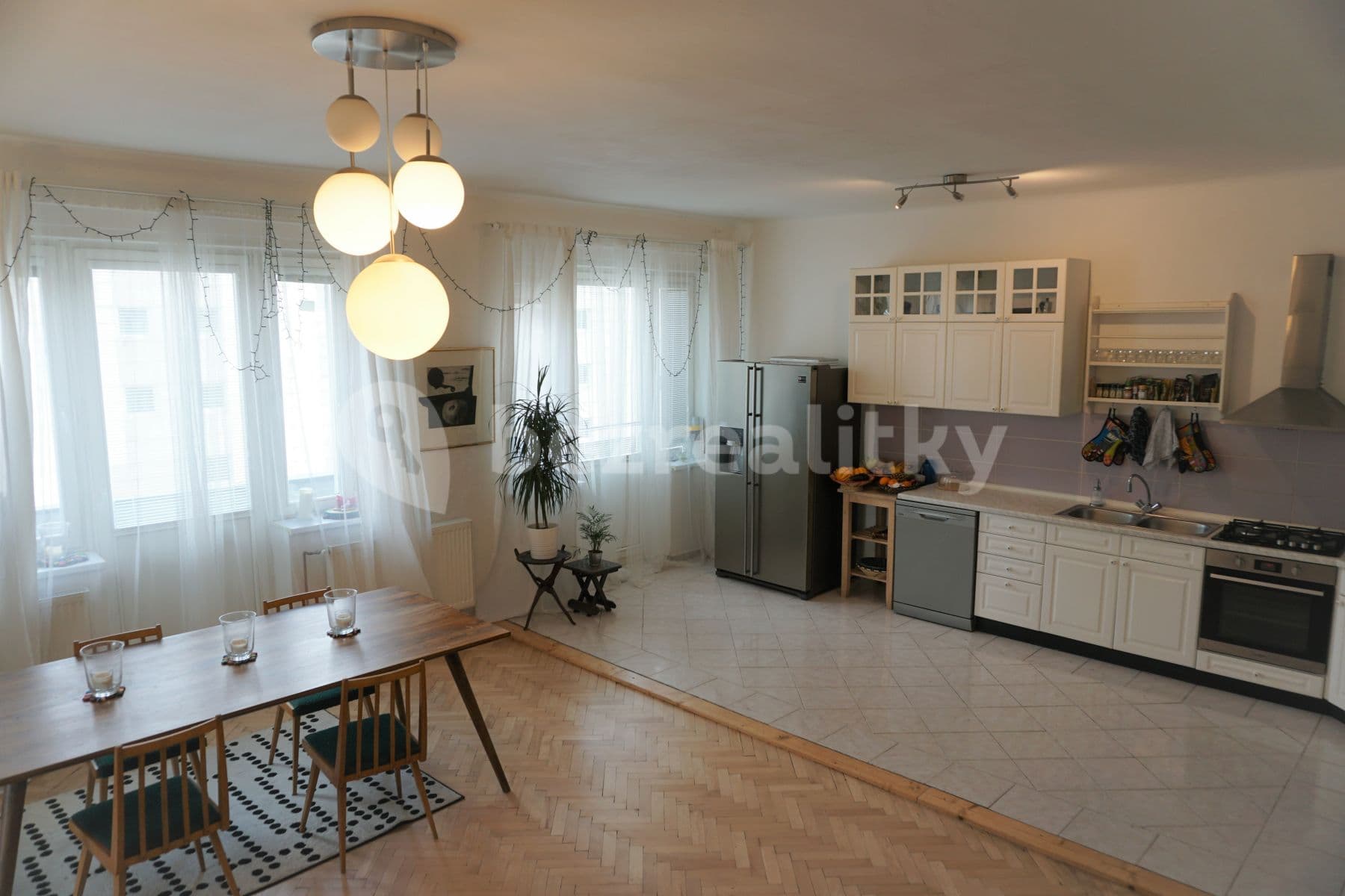 Prenájom bytu 3-izbový 114 m², Moskevská, Praha, Praha Prenájom bytu 3-izbový 114 m², Moskevská, Praha, Praha