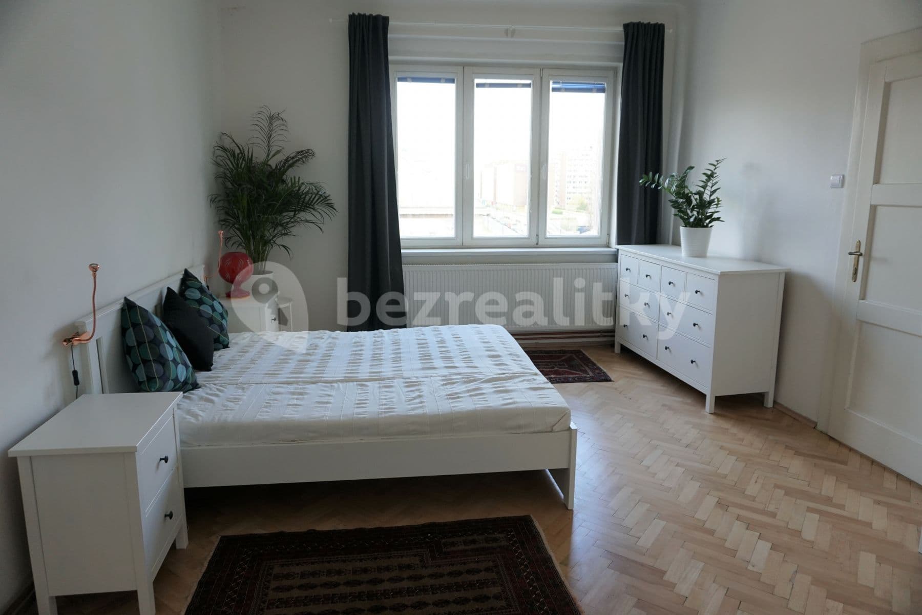 Prenájom bytu 3-izbový 114 m², Moskevská, Praha, Praha Prenájom bytu 3-izbový 114 m², Moskevská, Praha, Praha