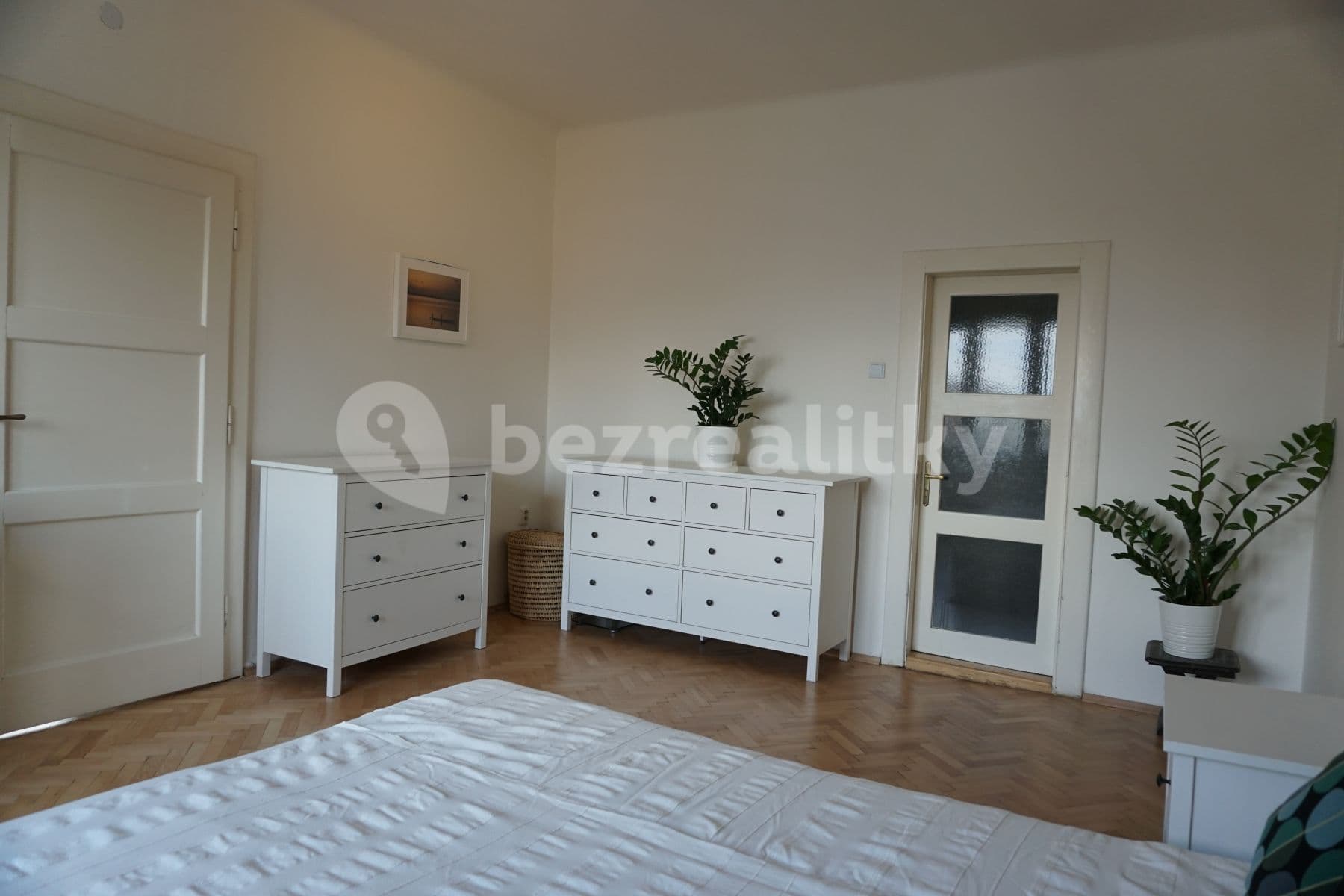 Prenájom bytu 3-izbový 114 m², Moskevská, Praha, Praha Prenájom bytu 3-izbový 114 m², Moskevská, Praha, Praha