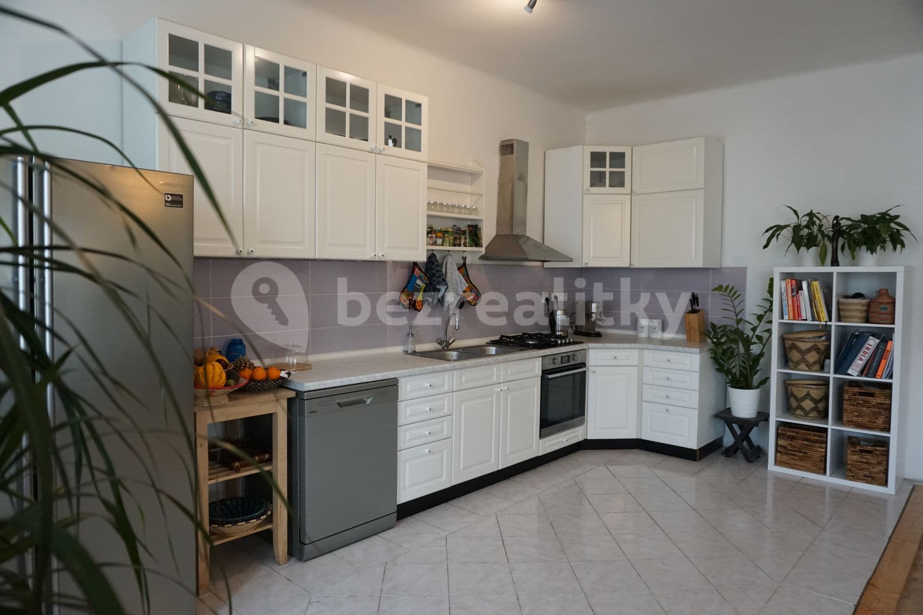 Prenájom bytu 3-izbový 114 m², Moskevská, Praha, Praha Prenájom bytu 3-izbový 114 m², Moskevská, Praha, Praha