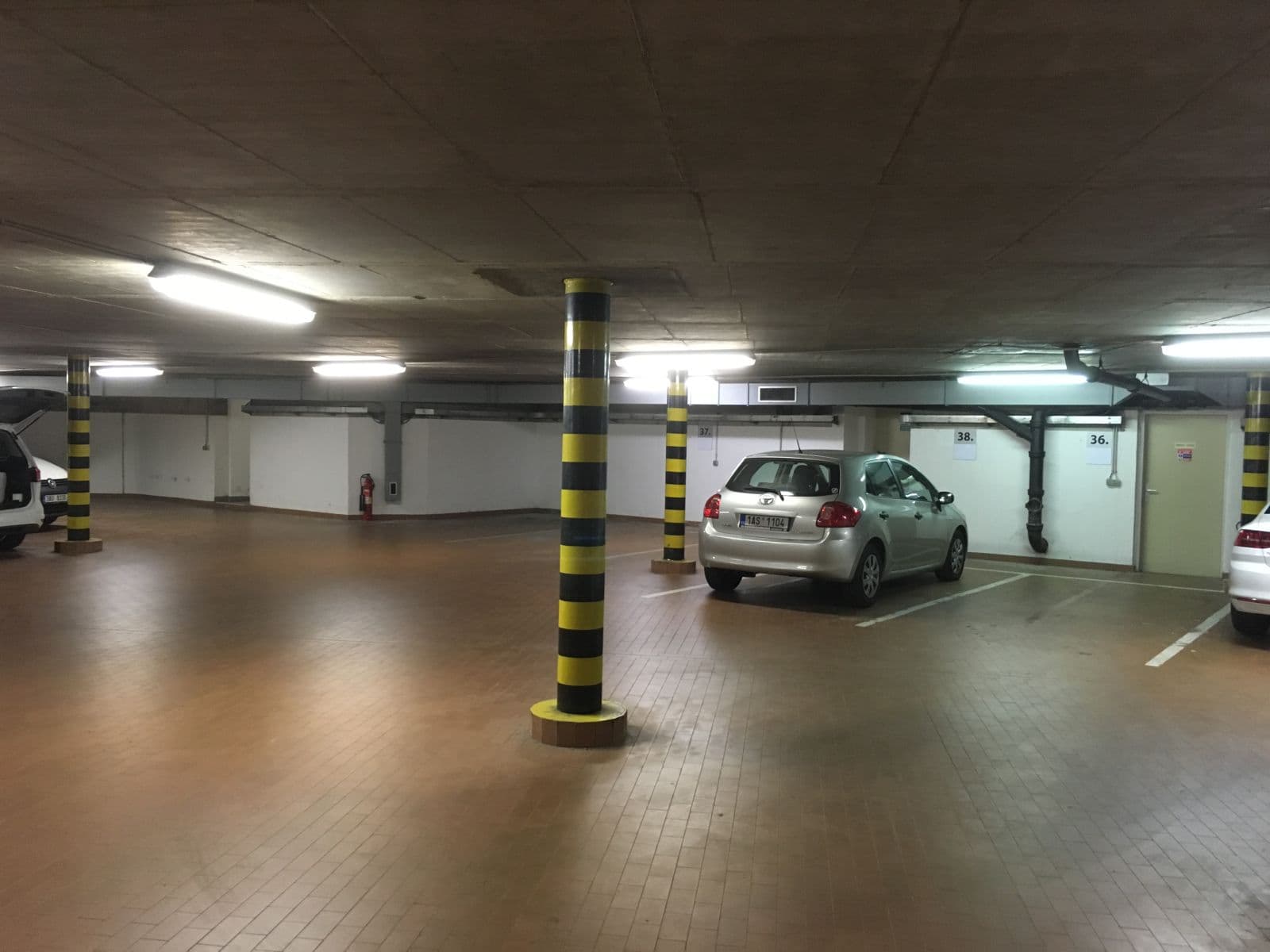 Prenájom garáže 8 m², Uruguayská, Praha, Praha Prenájom garáže 8 m², Uruguayská, Praha, Praha