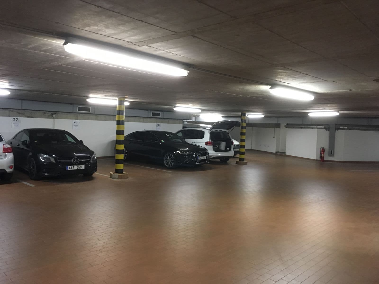 Prenájom garáže 8 m², Uruguayská, Praha, Praha Prenájom garáže 8 m², Uruguayská, Praha, Praha