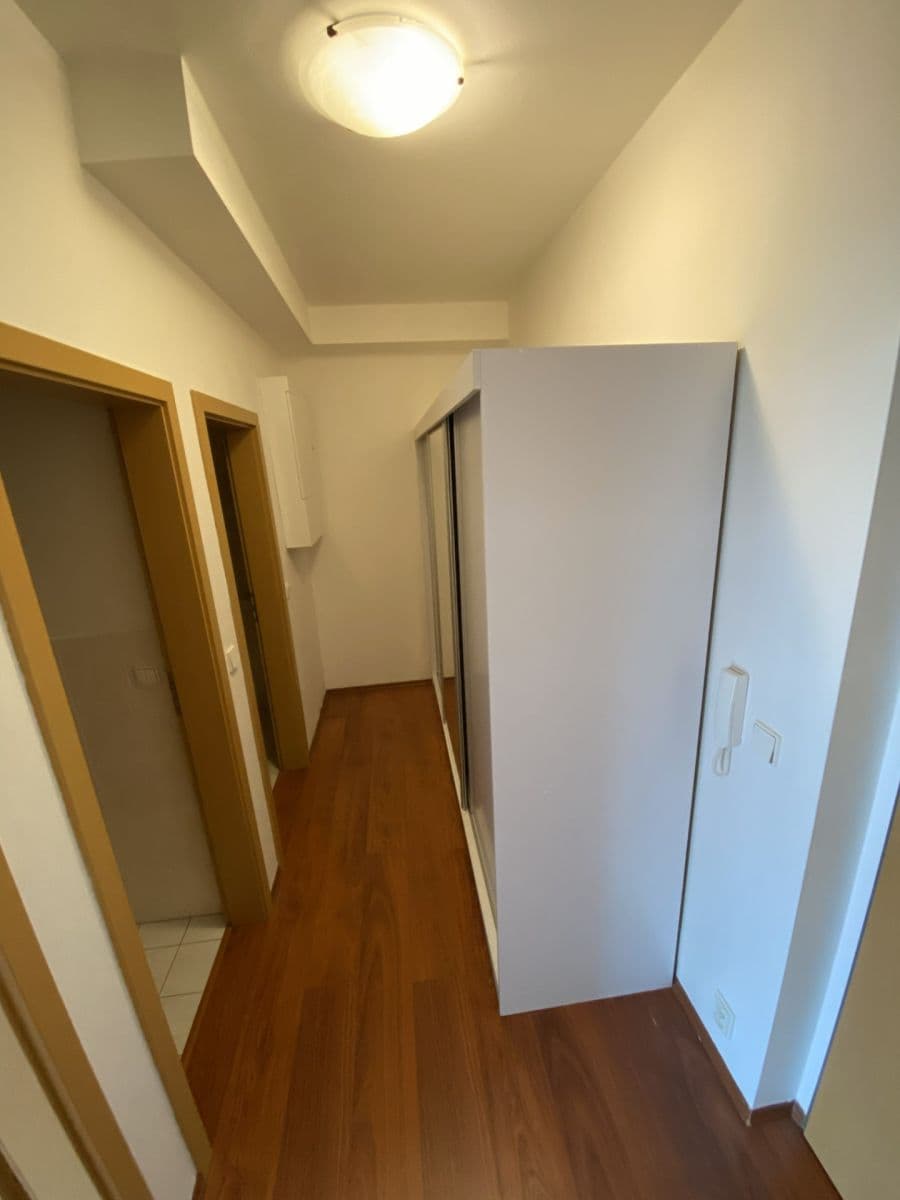 Prenájom bytu 2-izbový 67 m², Na Tabulovém vrchu, Olomouc, Olomoucký kraj Prenájom bytu 2-izbový 67 m², Na Tabulovém vrchu, Olomouc, Olomoucký kraj