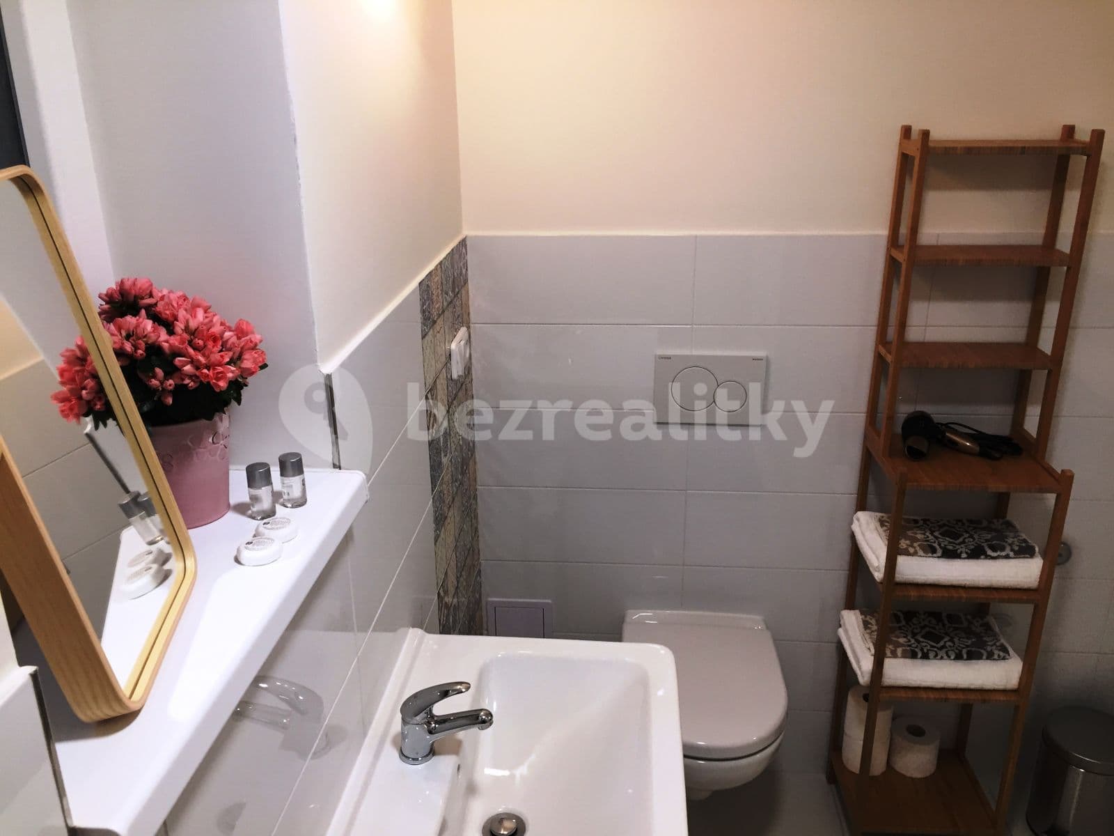Prenájom bytu 1-izbový 32 m², Dukelských hrdinů, Praha, Praha Prenájom bytu 1-izbový 32 m², Dukelských hrdinů, Praha, Praha