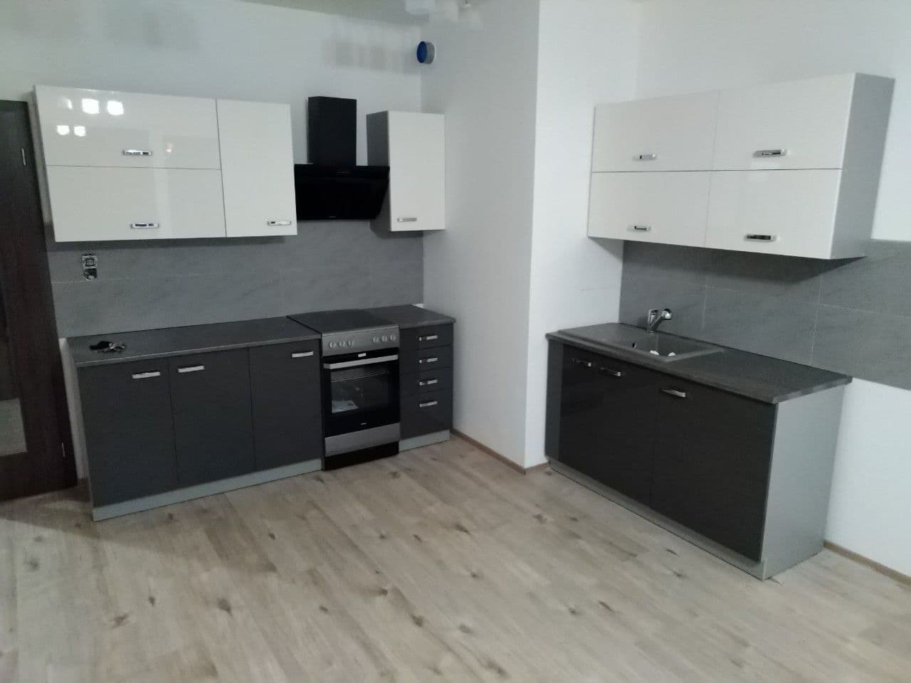 Prenájom bytu 2-izbový 59 m², Velvarská, Horoměřice, Středočeský kraj Prenájom bytu 2-izbový 59 m², Velvarská, Horoměřice, Středočeský kraj