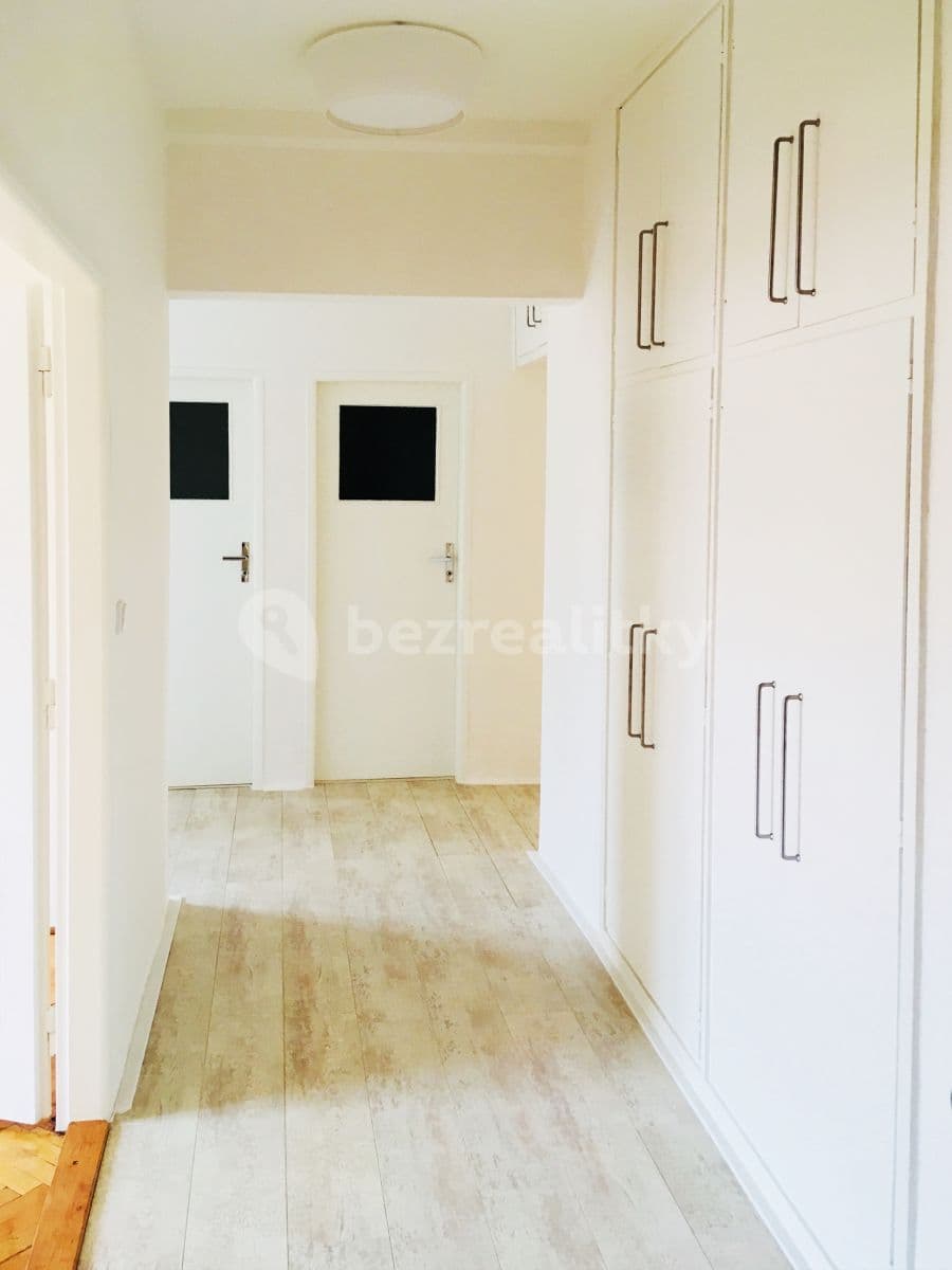 Prenájom bytu 2-izbový 66 m², Osvoboditelů, Zlín, Zlínský kraj Prenájom bytu 2-izbový 66 m², Osvoboditelů, Zlín, Zlínský kraj