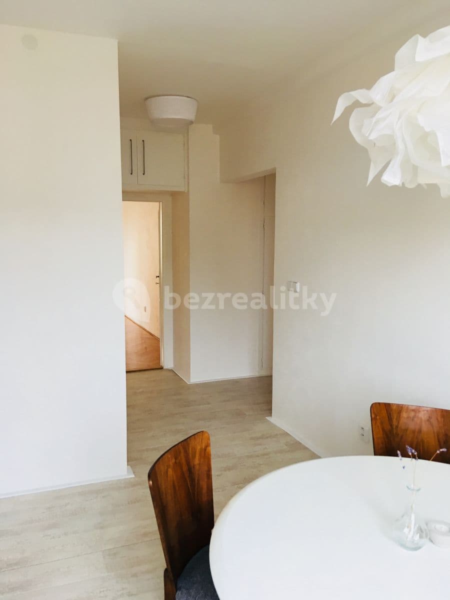 Prenájom bytu 2-izbový 66 m², Osvoboditelů, Zlín, Zlínský kraj Prenájom bytu 2-izbový 66 m², Osvoboditelů, Zlín, Zlínský kraj