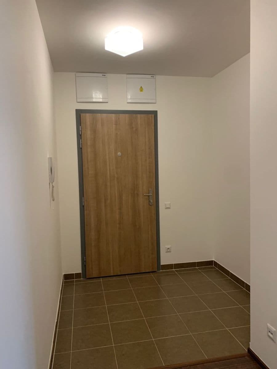 Prenájom bytu 3-izbový 86 m², Olgy Havlové, Praha, Praha Prenájom bytu 3-izbový 86 m², Olgy Havlové, Praha, Praha