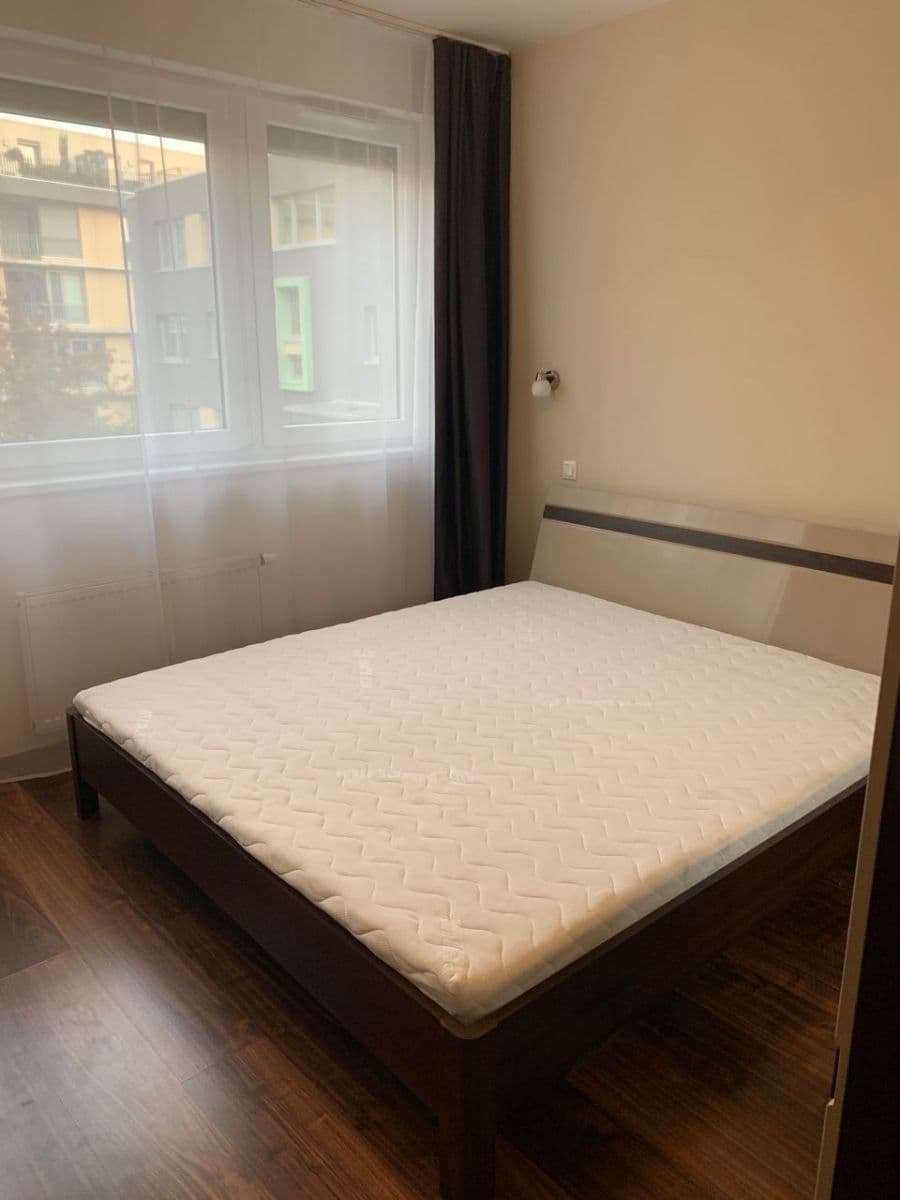 Prenájom bytu 3-izbový 86 m², Olgy Havlové, Praha, Praha Prenájom bytu 3-izbový 86 m², Olgy Havlové, Praha, Praha