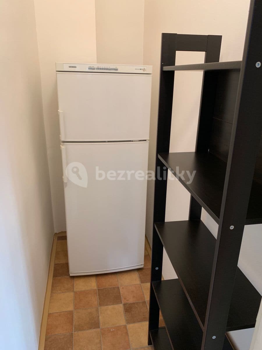 Prenájom bytu 1-izbový 35 m², Ostrovského, Praha, Praha Prenájom bytu 1-izbový 35 m², Ostrovského, Praha, Praha