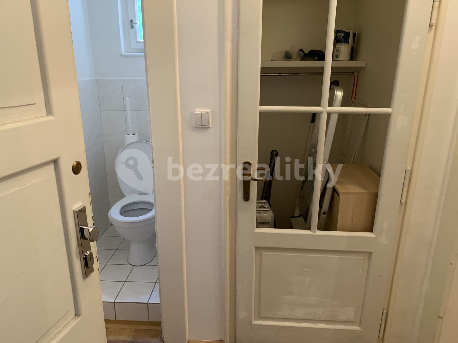 Prenájom bytu 1-izbový 35 m², Ostrovského, Praha, Praha Prenájom bytu 1-izbový 35 m², Ostrovského, Praha, Praha