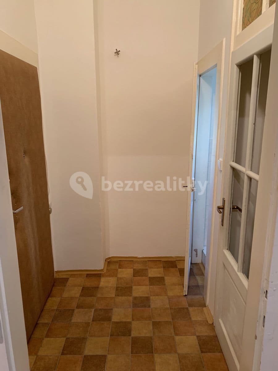 Prenájom bytu 1-izbový 35 m², Ostrovského, Praha, Praha Prenájom bytu 1-izbový 35 m², Ostrovského, Praha, Praha