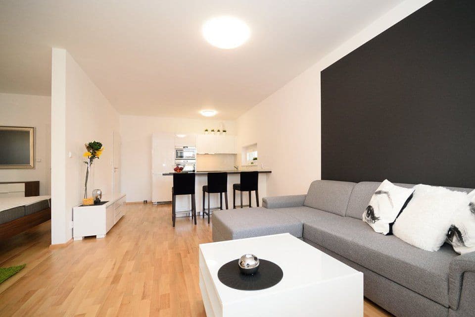 Prenájom bytu 2-izbový 55 m², Makedonská, Praha, Praha Prenájom bytu 2-izbový 55 m², Makedonská, Praha, Praha