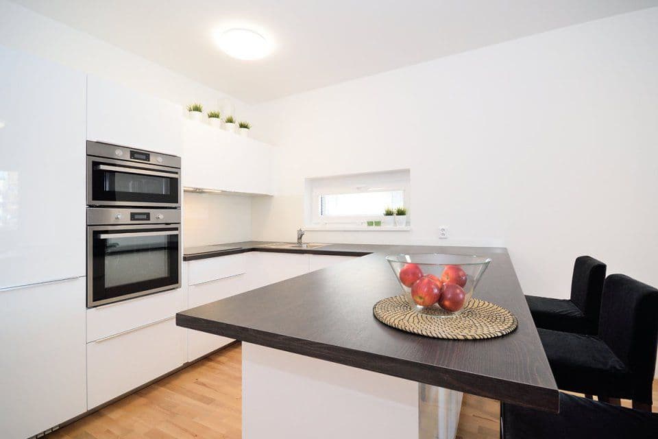 Prenájom bytu 2-izbový 55 m², Makedonská, Praha, Praha Prenájom bytu 2-izbový 55 m², Makedonská, Praha, Praha
