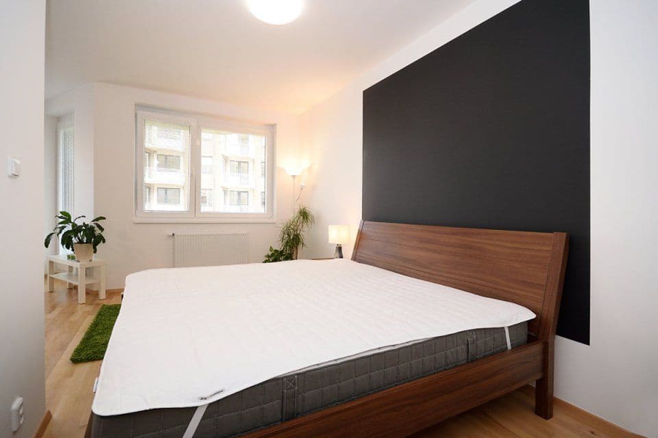 Prenájom bytu 2-izbový 55 m², Makedonská, Praha, Praha Prenájom bytu 2-izbový 55 m², Makedonská, Praha, Praha
