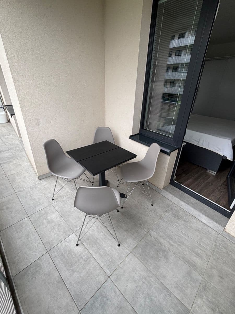 Prenájom bytu 2-izbový 70 m², Zvěřinova, Praha, Praha Prenájom bytu 2-izbový 70 m², Zvěřinova, Praha, Praha