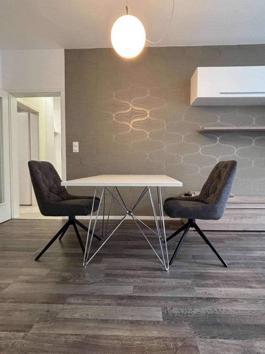 Prenájom bytu 2-izbový 70 m², Zvěřinova, Praha, Praha Prenájom bytu 2-izbový 70 m², Zvěřinova, Praha, Praha