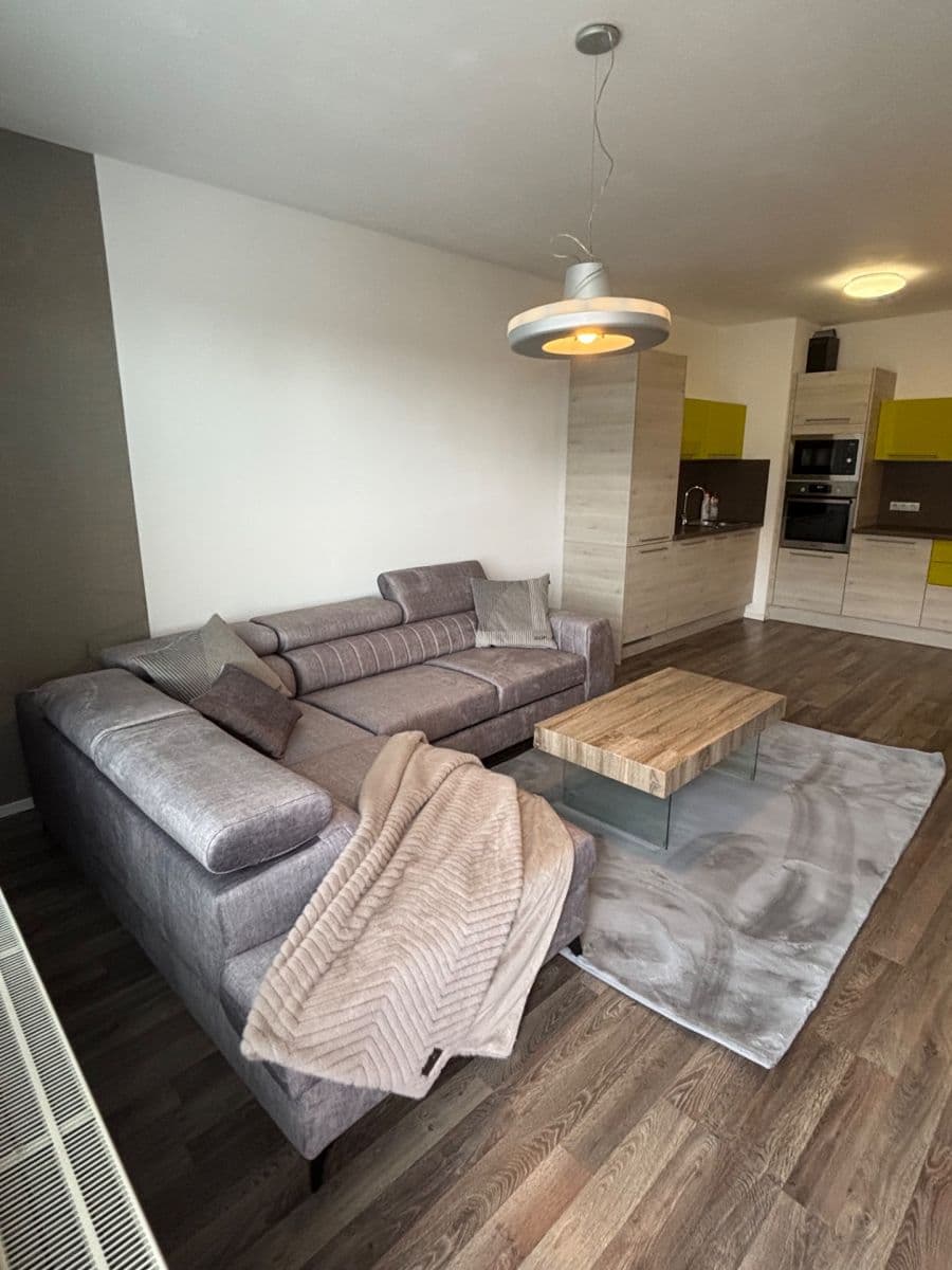 Prenájom bytu 2-izbový 70 m², Zvěřinova, Praha, Praha Prenájom bytu 2-izbový 70 m², Zvěřinova, Praha, Praha