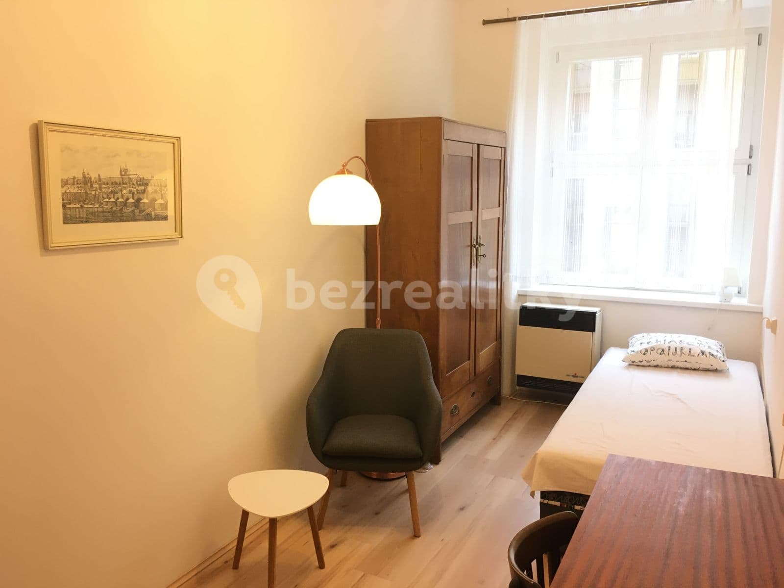 Prenájom bytu 5-izbový 12 m², Schnirchova, Praha, Praha Prenájom bytu 5-izbový 12 m², Schnirchova, Praha, Praha
