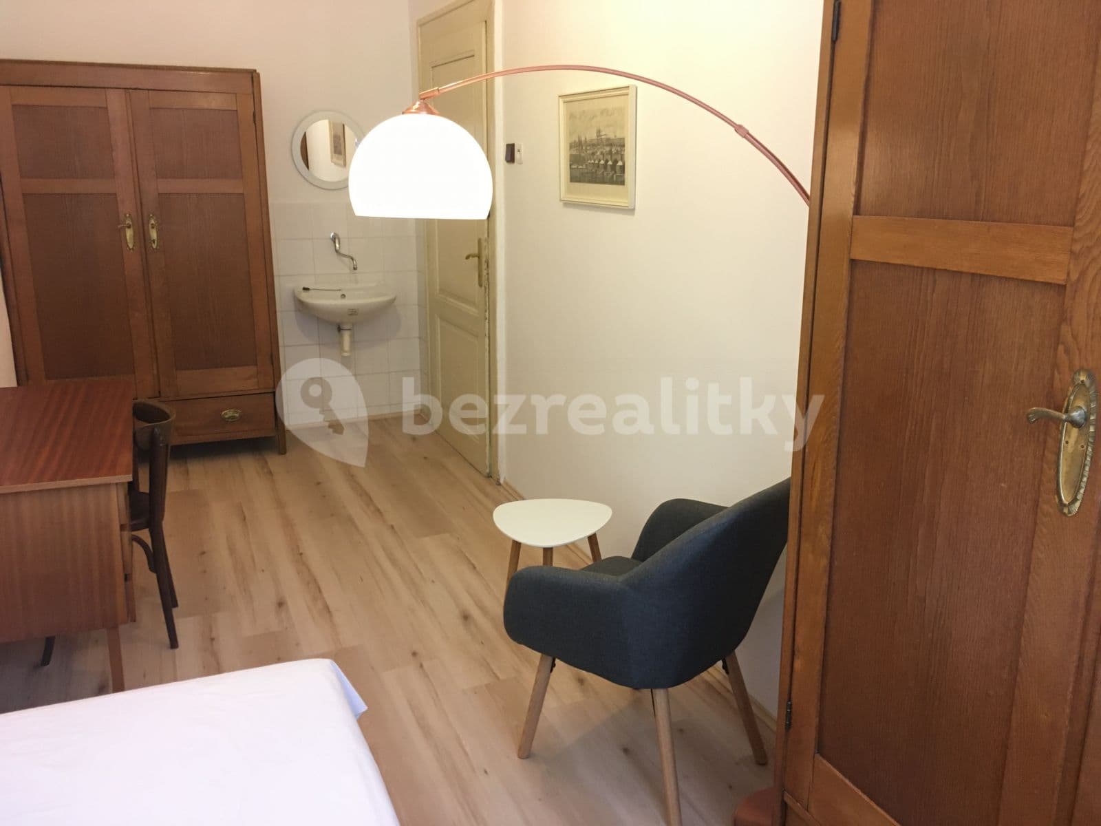 Prenájom bytu 5-izbový 12 m², Schnirchova, Praha, Praha Prenájom bytu 5-izbový 12 m², Schnirchova, Praha, Praha
