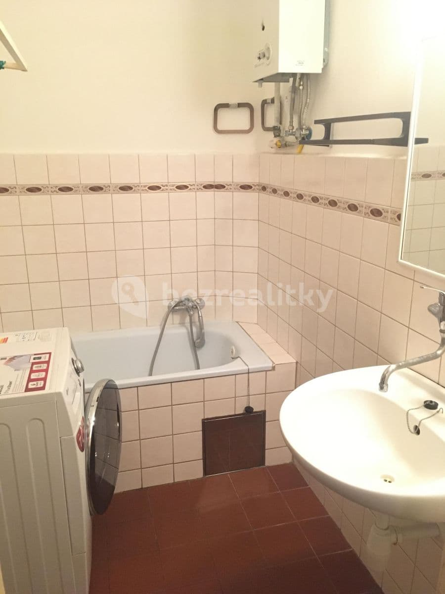 Prenájom bytu 5-izbový 12 m², Schnirchova, Praha, Praha Prenájom bytu 5-izbový 12 m², Schnirchova, Praha, Praha
