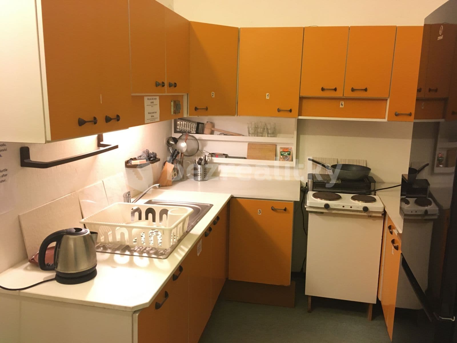 Prenájom bytu 5-izbový 12 m², Schnirchova, Praha, Praha Prenájom bytu 5-izbový 12 m², Schnirchova, Praha, Praha