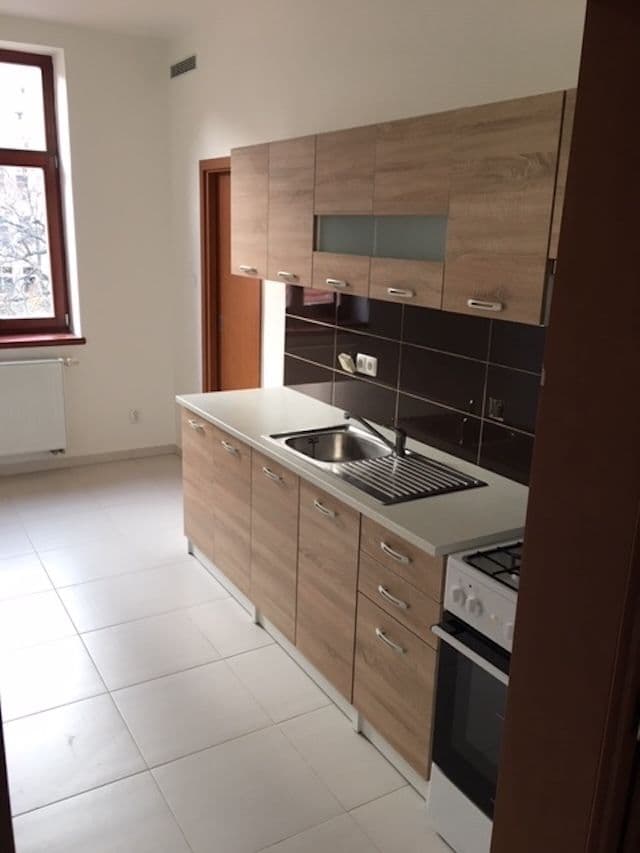Prenájom bytu 3-izbový 78 m², Bořivojova, Praha, Praha Prenájom bytu 3-izbový 78 m², Bořivojova, Praha, Praha