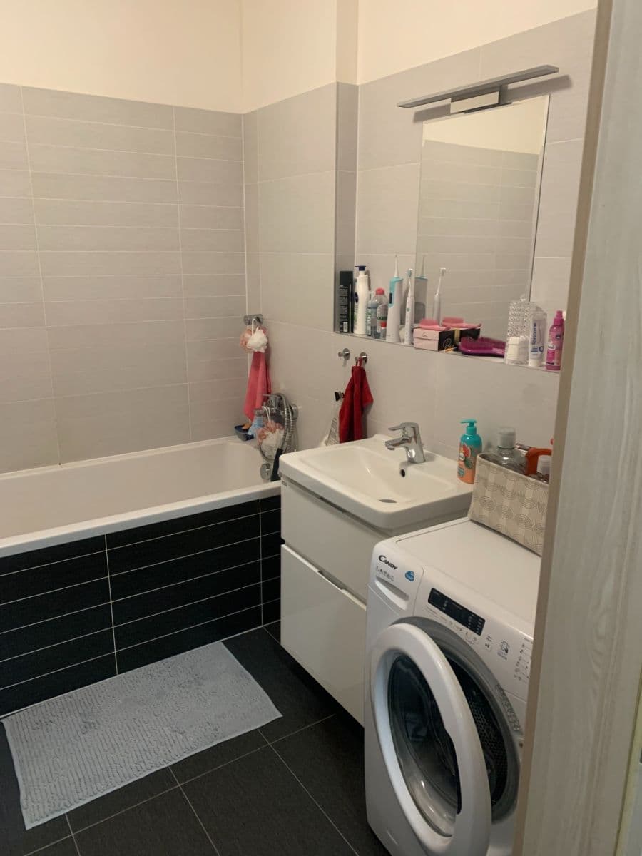 Prenájom bytu 2-izbový 58 m², Pod Stolovou Horou, Praha, Praha Prenájom bytu 2-izbový 58 m², Pod Stolovou Horou, Praha, Praha