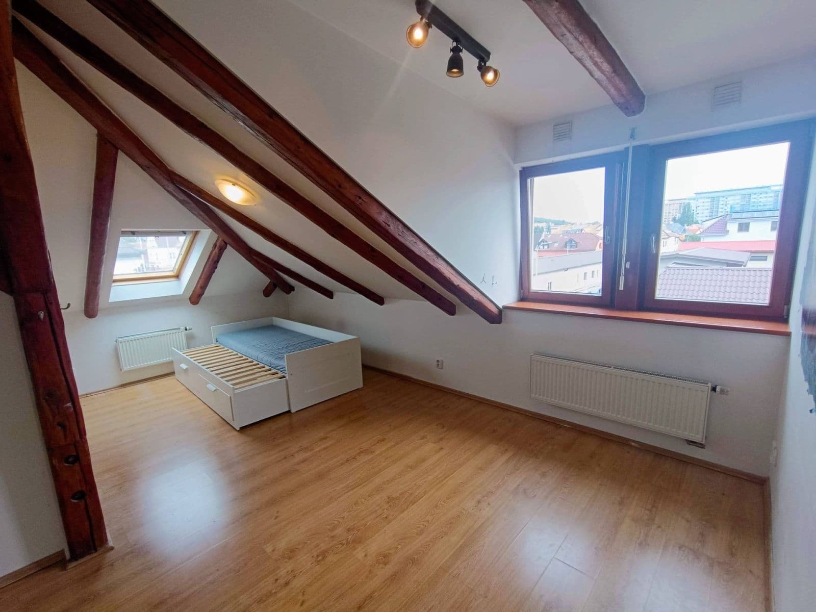 Prenájom bytu 3-izbový 90 m², Klapkova, Praha, Praha Prenájom bytu 3-izbový 90 m², Klapkova, Praha, Praha
