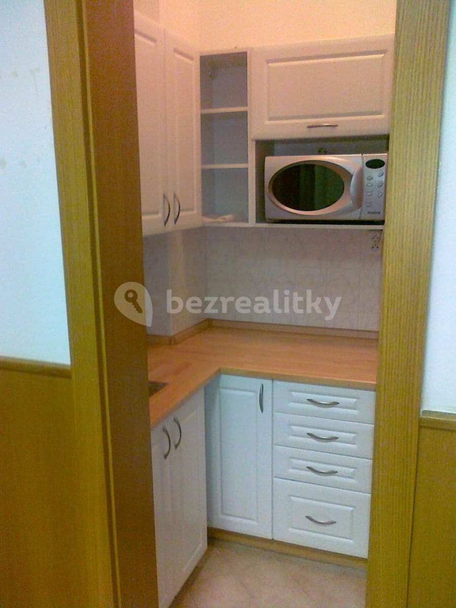 Prenájom kancelárie 15 m², Jeseniova, Praha, Praha Prenájom kancelárie 15 m², Jeseniova, Praha, Praha