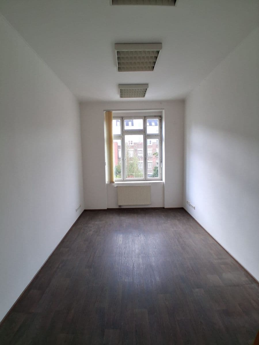 Prenájom kancelárie 15 m², Jeseniova, Praha, Praha Prenájom kancelárie 15 m², Jeseniova, Praha, Praha