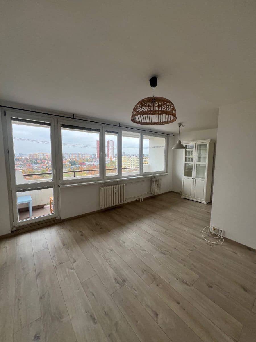 Prenájom bytu 3-izbový 80 m², Píškova, Praha, Praha Prenájom bytu 3-izbový 80 m², Píškova, Praha, Praha