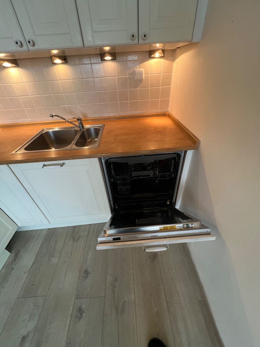 Prenájom bytu 3-izbový 80 m², Píškova, Praha, Praha Prenájom bytu 3-izbový 80 m², Píškova, Praha, Praha