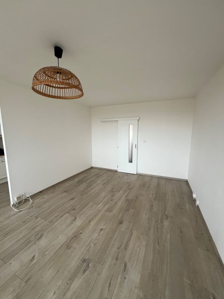 Prenájom bytu 3-izbový 80 m², Píškova, Praha, Praha Prenájom bytu 3-izbový 80 m², Píškova, Praha, Praha