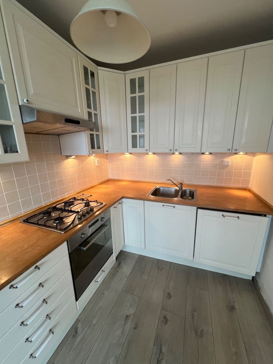 Prenájom bytu 3-izbový 80 m², Píškova, Praha, Praha Prenájom bytu 3-izbový 80 m², Píškova, Praha, Praha