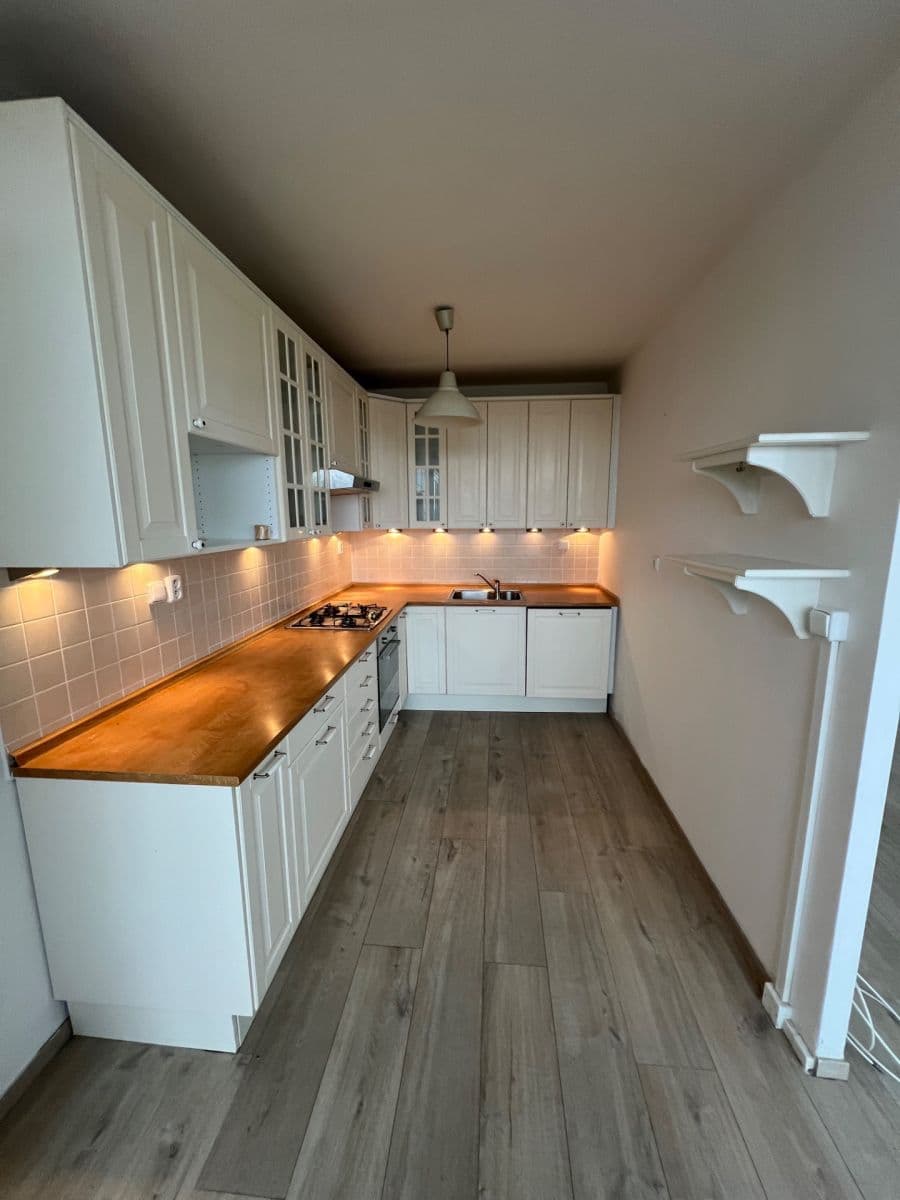 Prenájom bytu 3-izbový 80 m², Píškova, Praha, Praha Prenájom bytu 3-izbový 80 m², Píškova, Praha, Praha