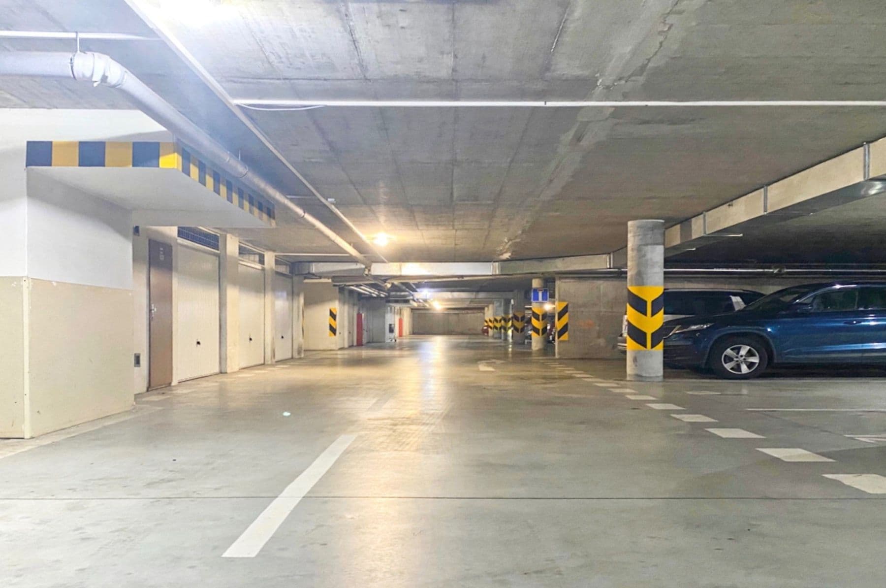 Prenájom garáže 16 m², Služská, Praha, Praha Prenájom garáže 16 m², Služská, Praha, Praha