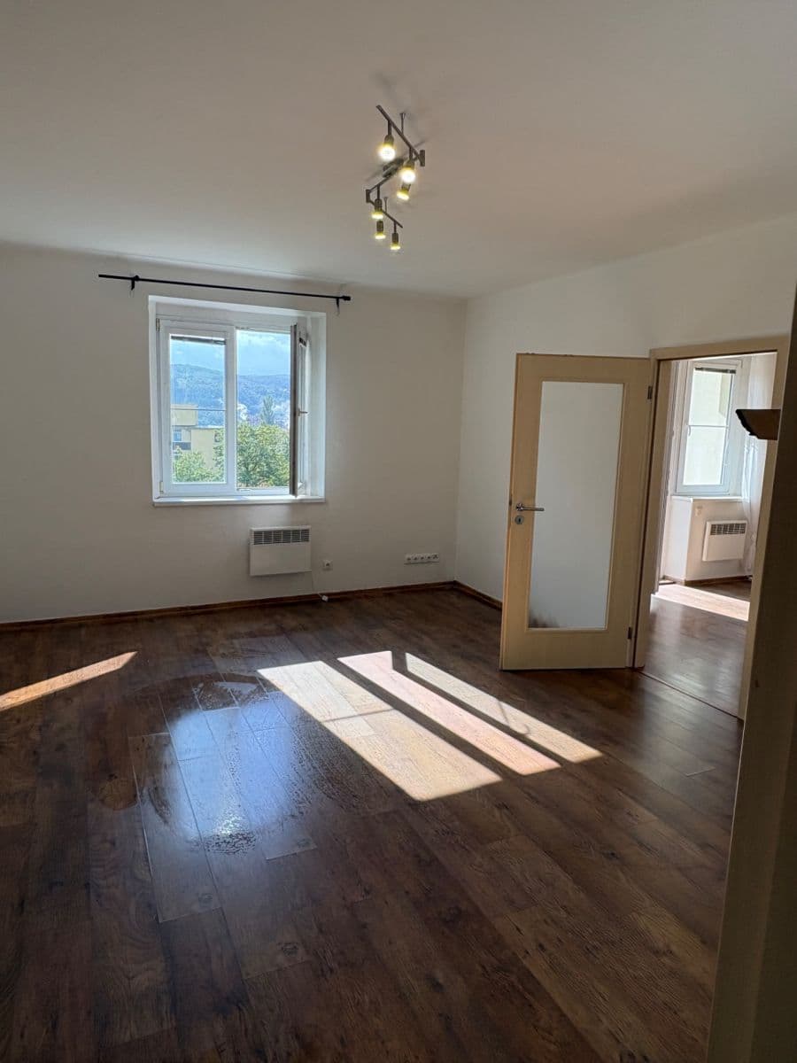 Prenájom bytu 1-izbový 55 m², Mezidomí, Ústí nad Labem, Ústecký kraj Prenájom bytu 1-izbový 55 m², Mezidomí, Ústí nad Labem, Ústecký kraj