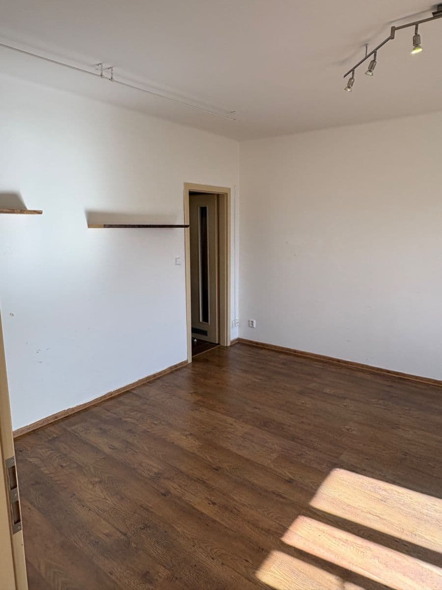 Prenájom bytu 1-izbový 55 m², Mezidomí, Ústí nad Labem, Ústecký kraj Prenájom bytu 1-izbový 55 m², Mezidomí, Ústí nad Labem, Ústecký kraj