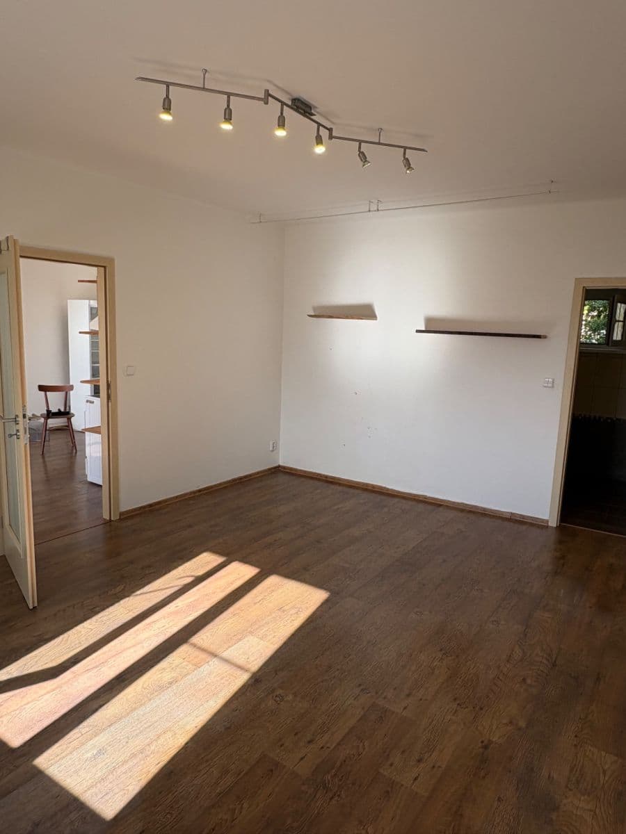 Prenájom bytu 1-izbový 55 m², Mezidomí, Ústí nad Labem, Ústecký kraj Prenájom bytu 1-izbový 55 m², Mezidomí, Ústí nad Labem, Ústecký kraj