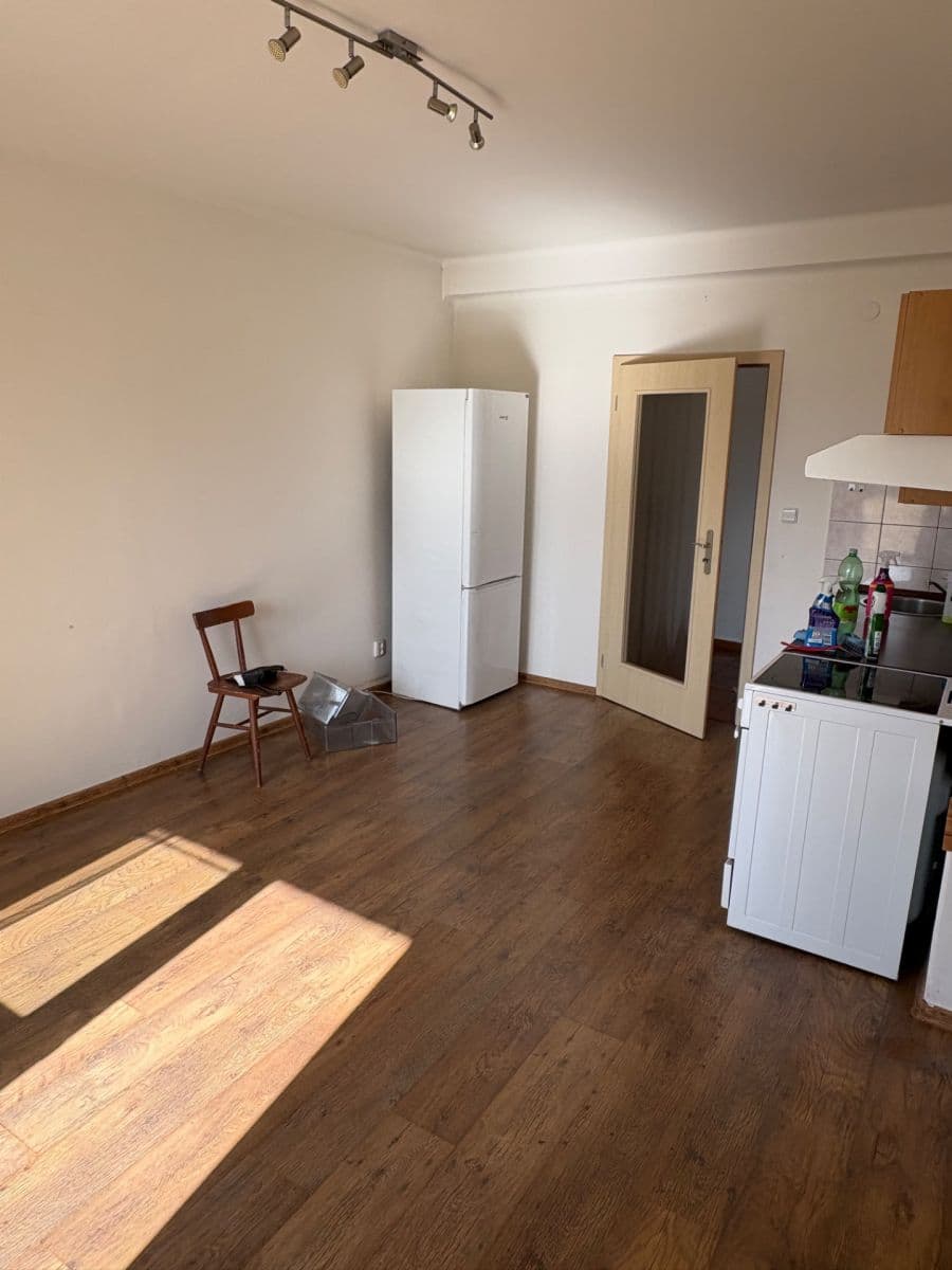 Prenájom bytu 1-izbový 55 m², Mezidomí, Ústí nad Labem, Ústecký kraj Prenájom bytu 1-izbový 55 m², Mezidomí, Ústí nad Labem, Ústecký kraj